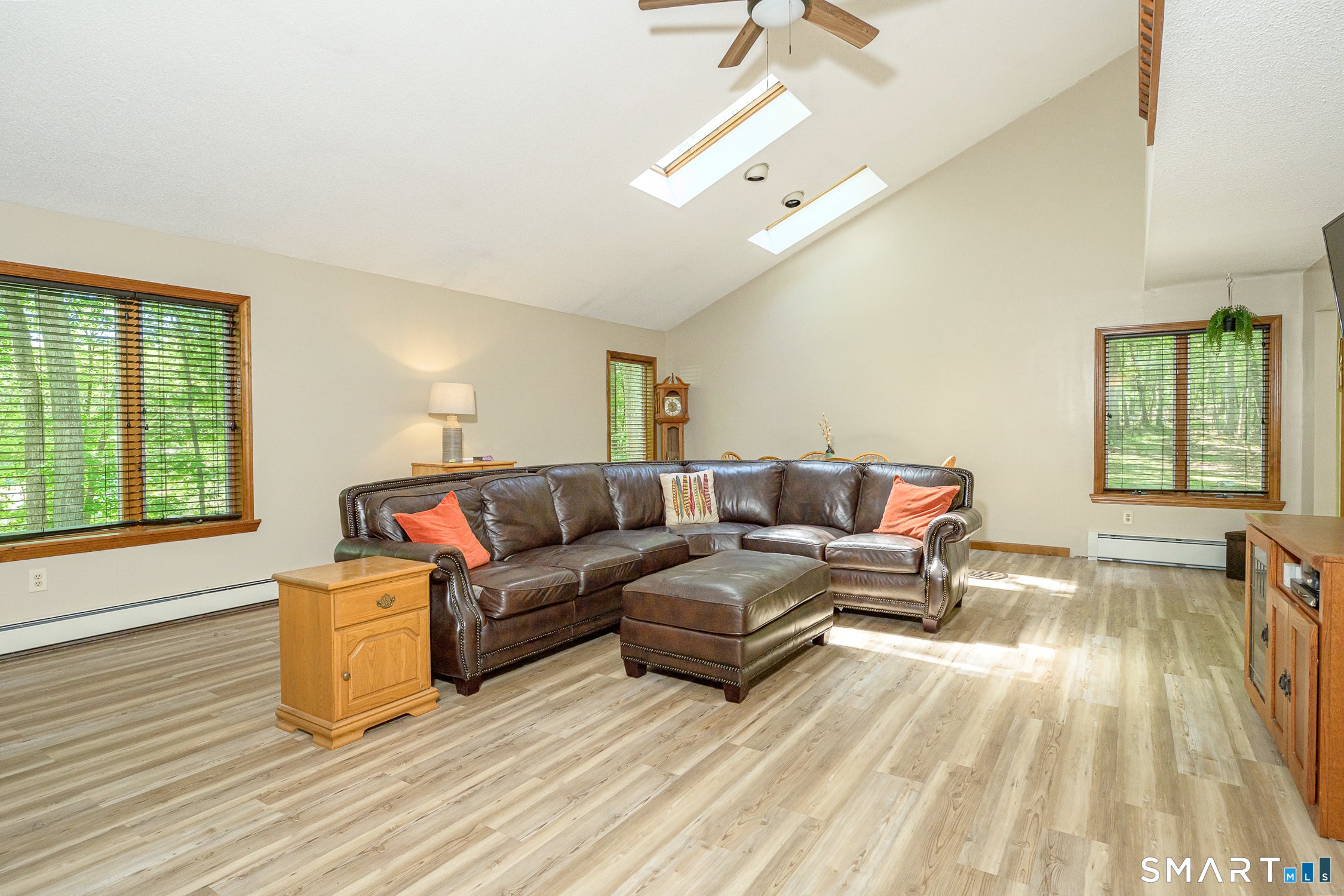 81 White Plains Road