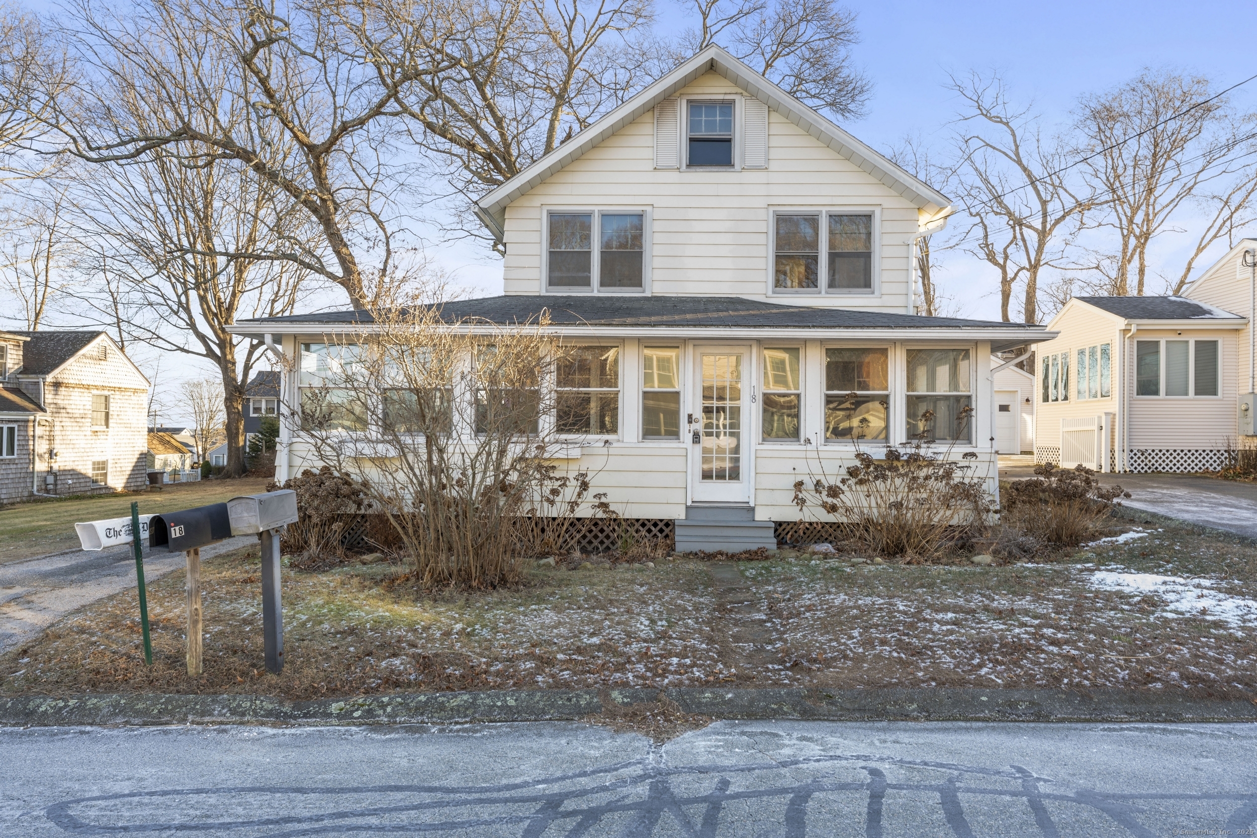 Billow Road, East Lyme, Connecticut - 4 Bedrooms  
1 Bathrooms  
7 Rooms - 