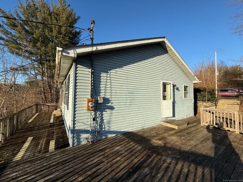 A home in Deep River