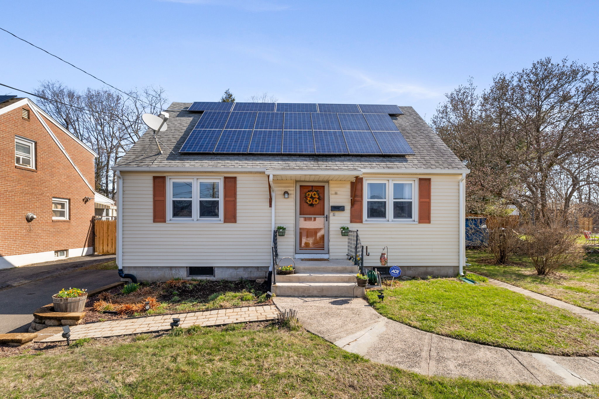 Everett Street, New Britain, Connecticut - 4 Bedrooms  
1 Bathrooms  
6 Rooms - 