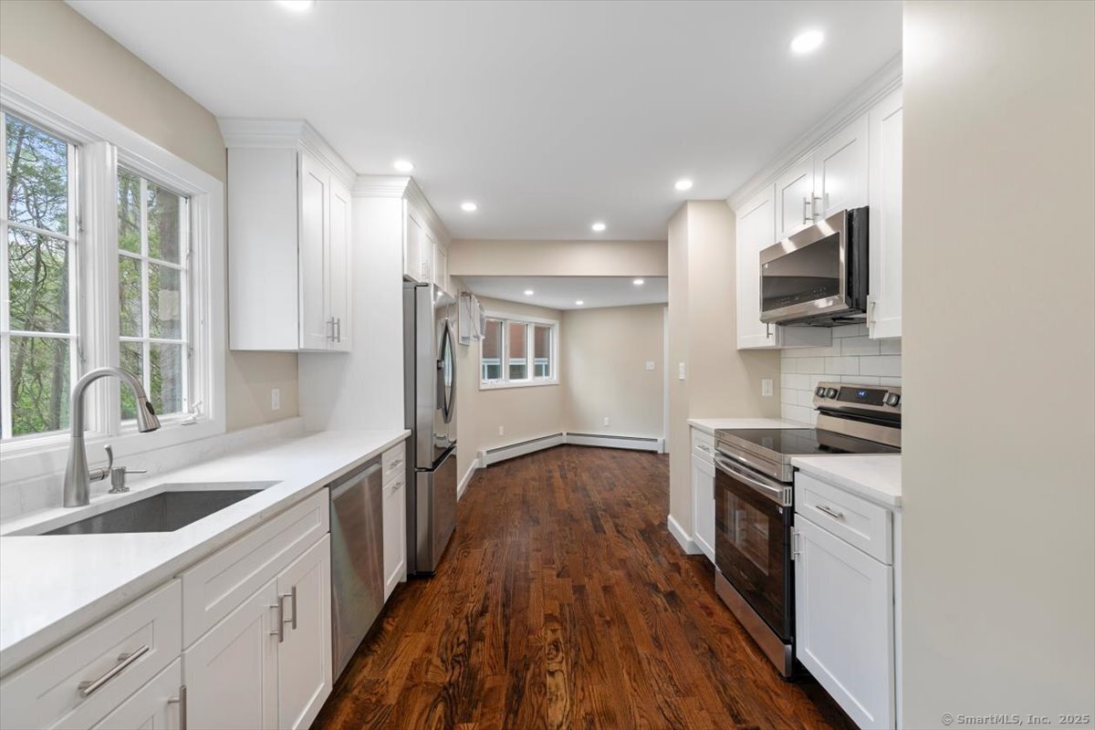 41 Cedarhurst Lane, Milford, Connecticut image 9