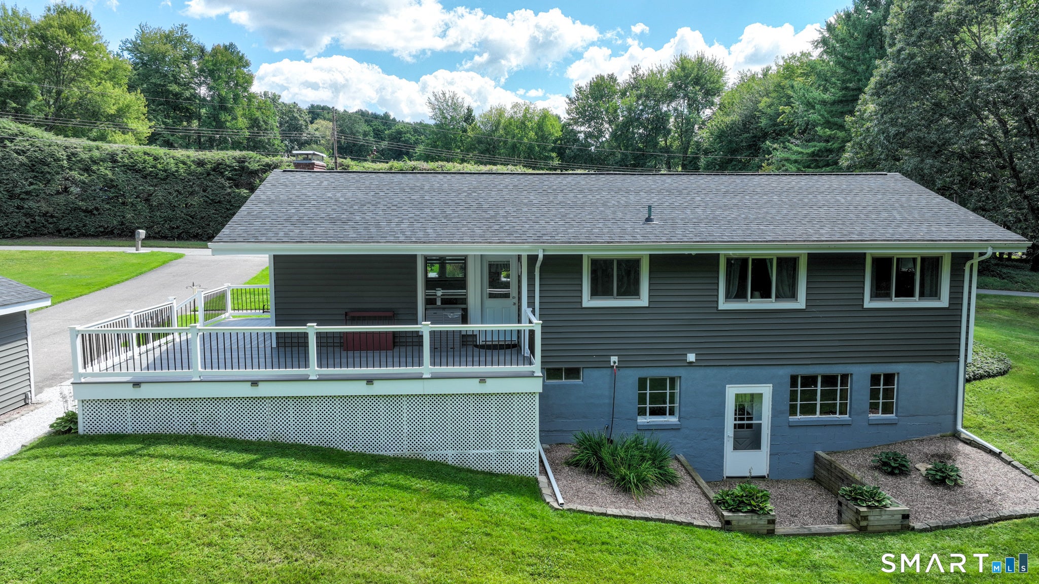 8 Iroquois Trail