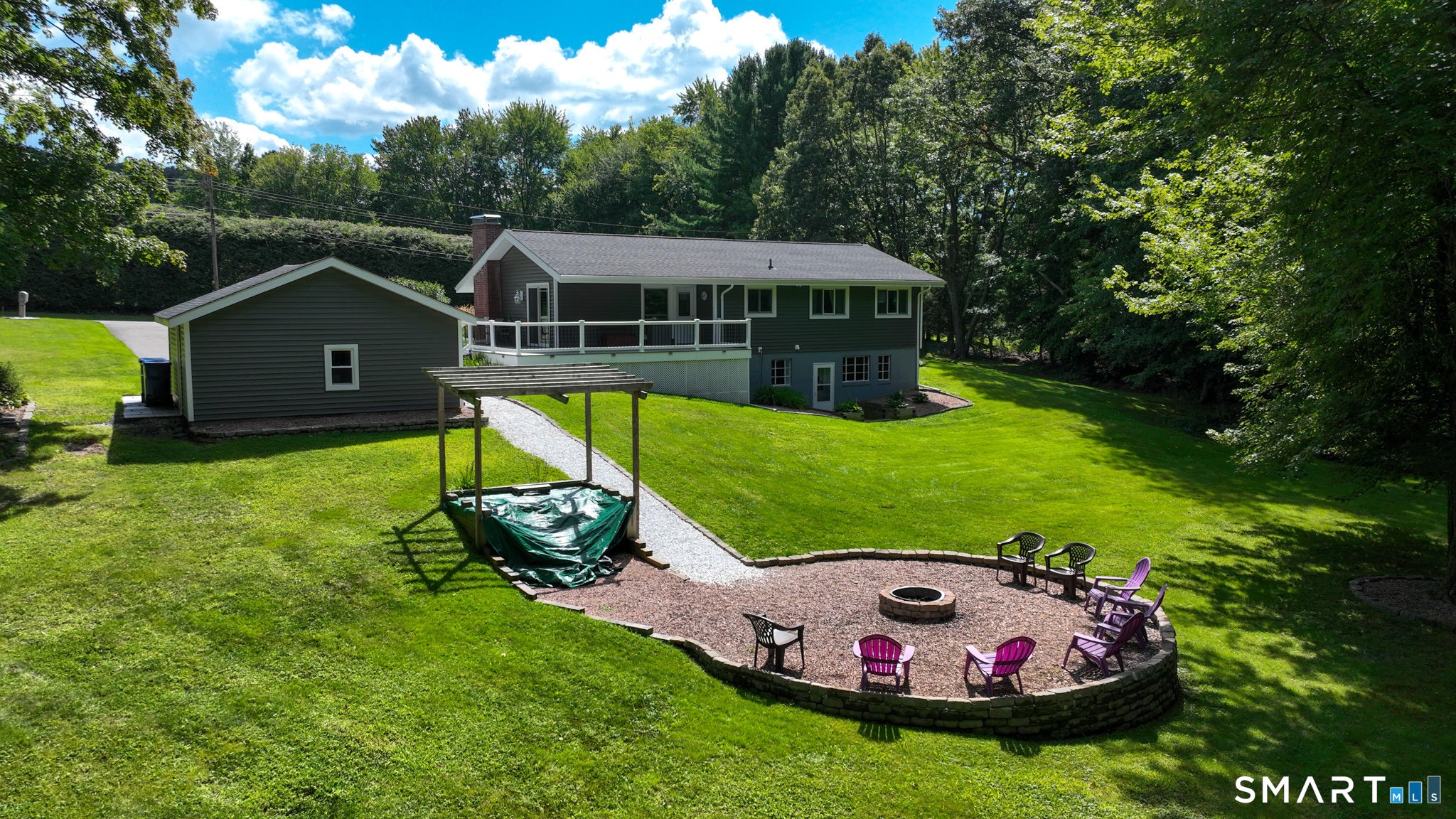 8 Iroquois Trail