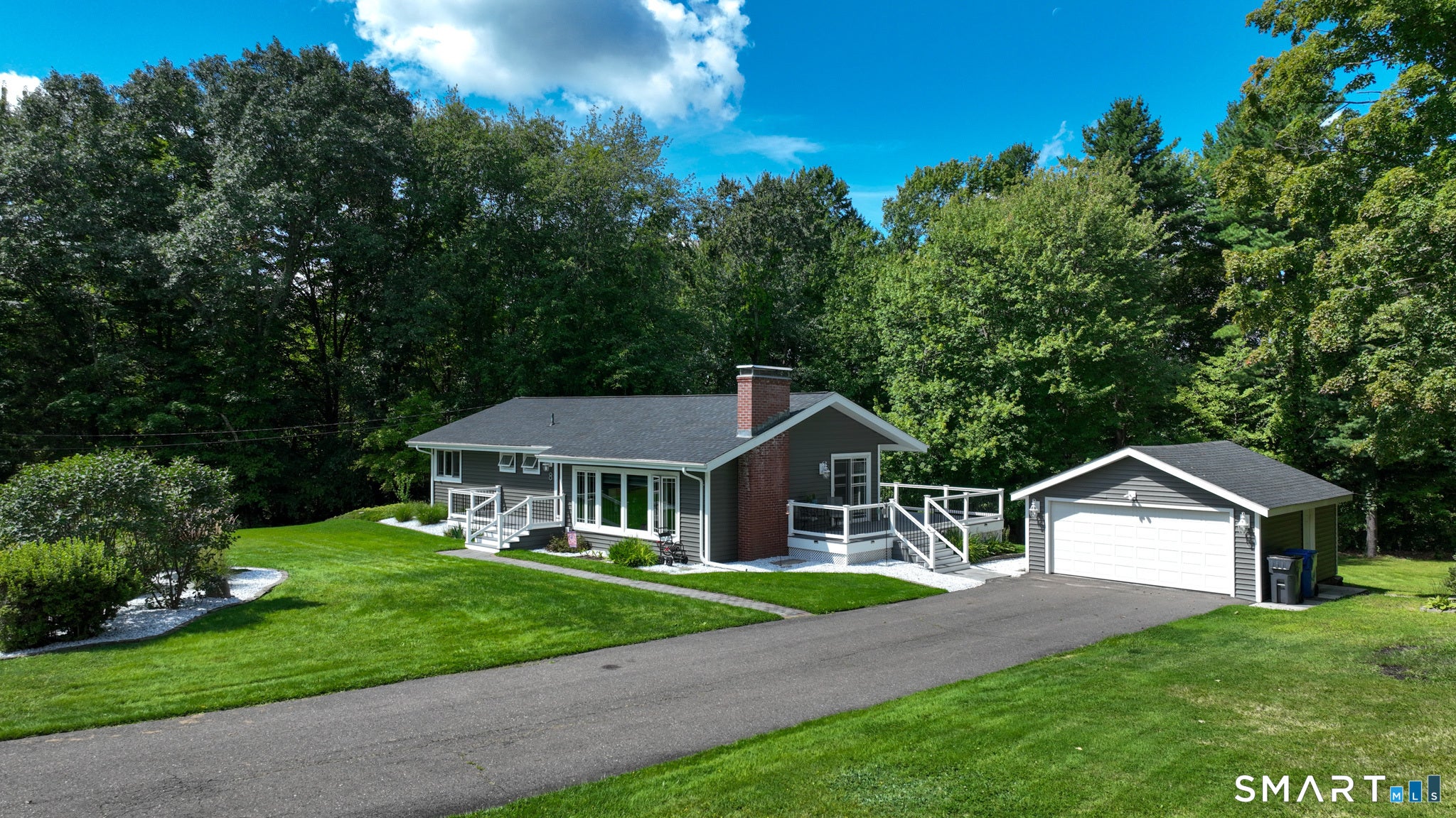 8 Iroquois Trail