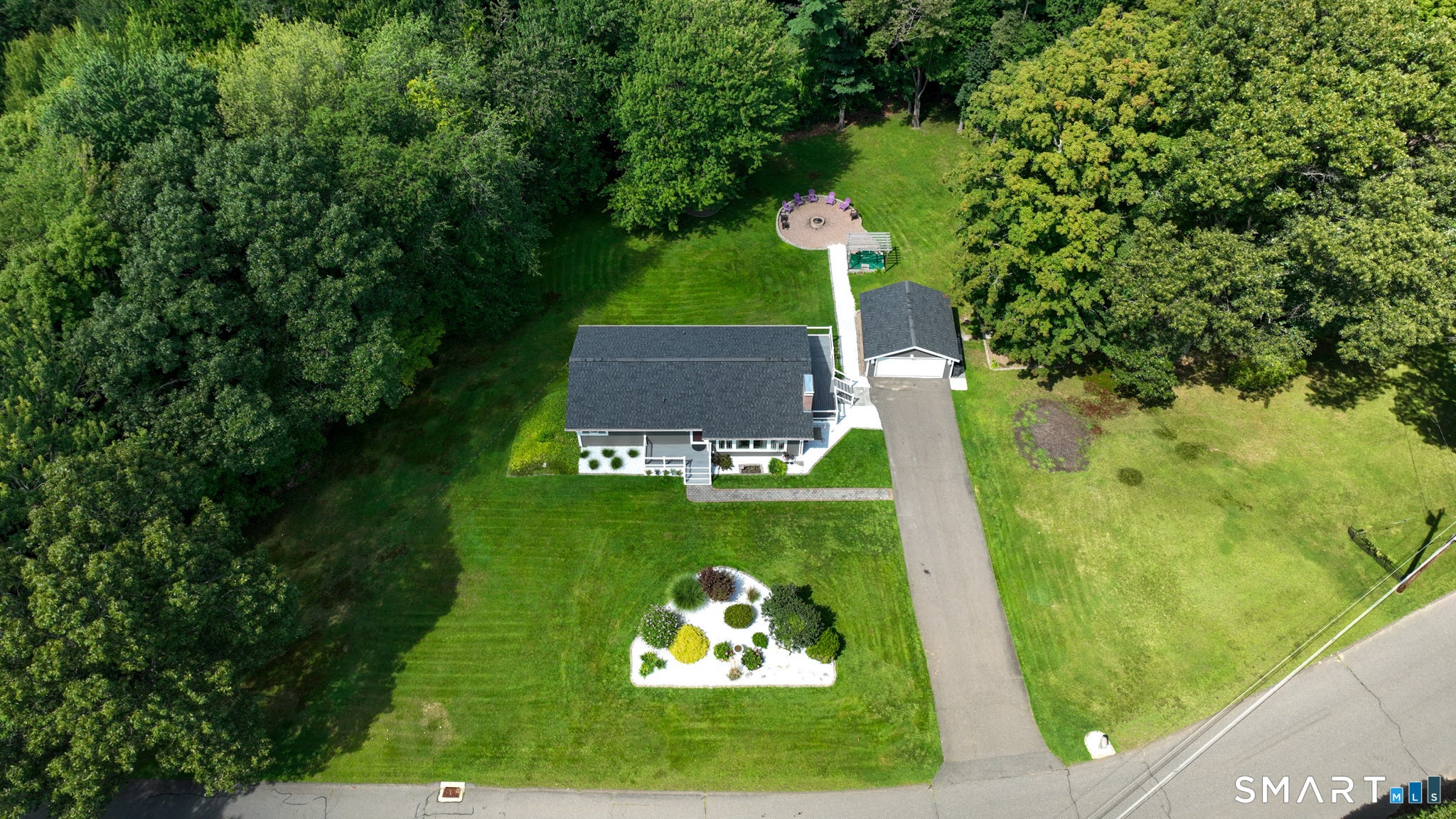 8 Iroquois Trail