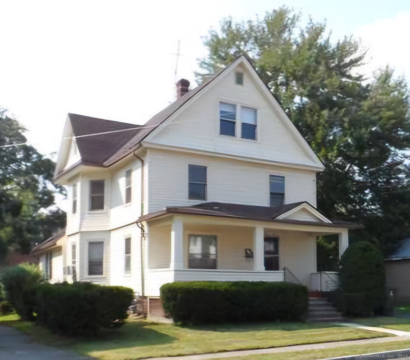 Whiting Lane 2nd Floor, West Hartford, Connecticut - 2 Bedrooms  
1 Bathrooms  
5 Rooms - 