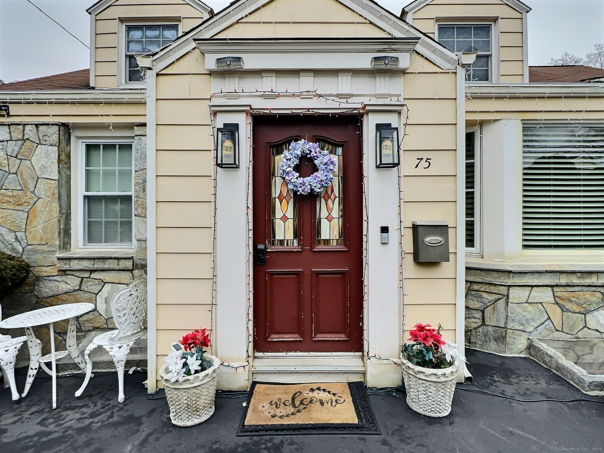 Property for Sale at Courtland Hill Street, Stamford, Connecticut - Bedrooms: 4 
Bathrooms: 3 
Rooms: 7  - $700,000