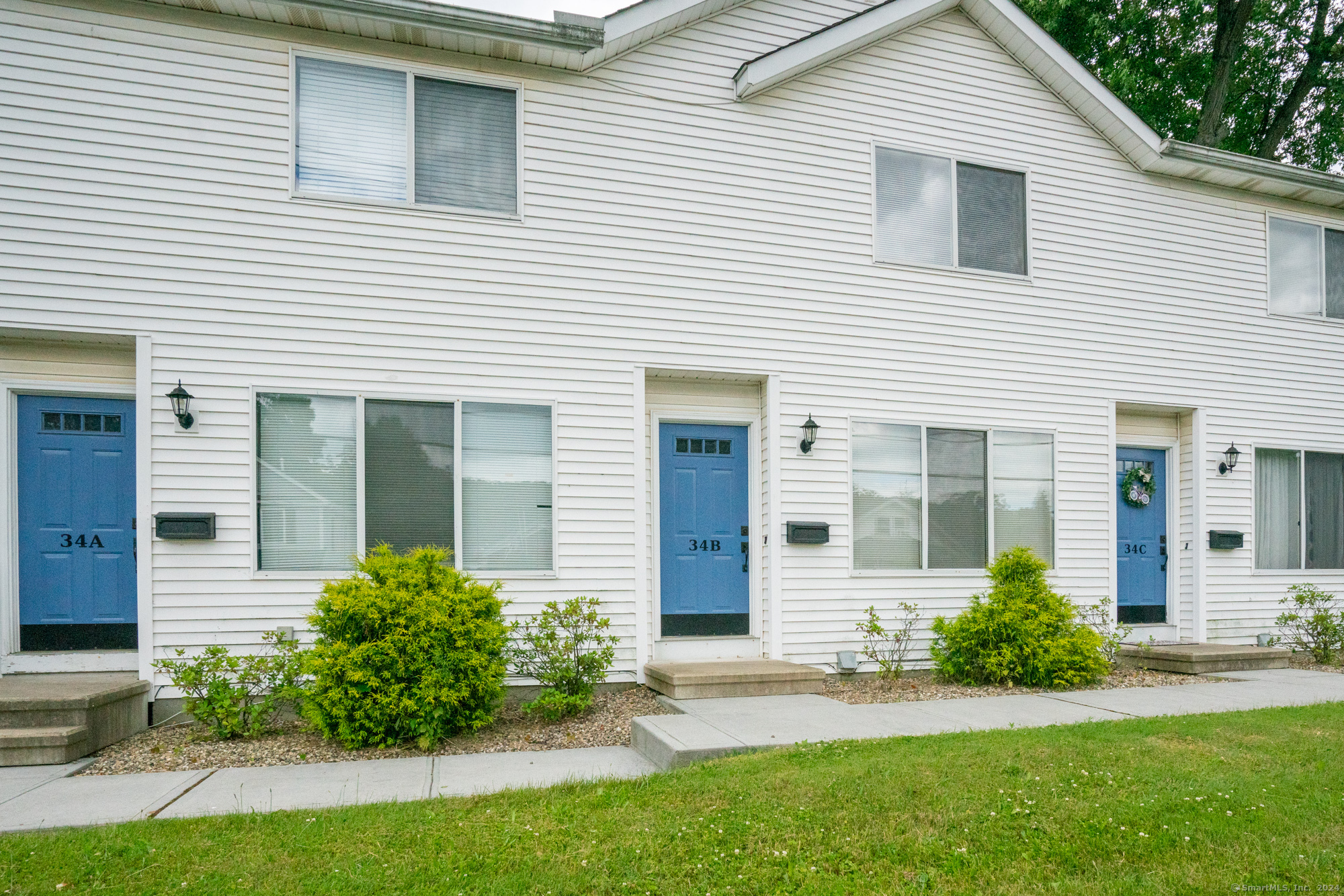 34 James Street B, Danbury, Connecticut - 2 Bedrooms  
2 Bathrooms  
4 Rooms - 