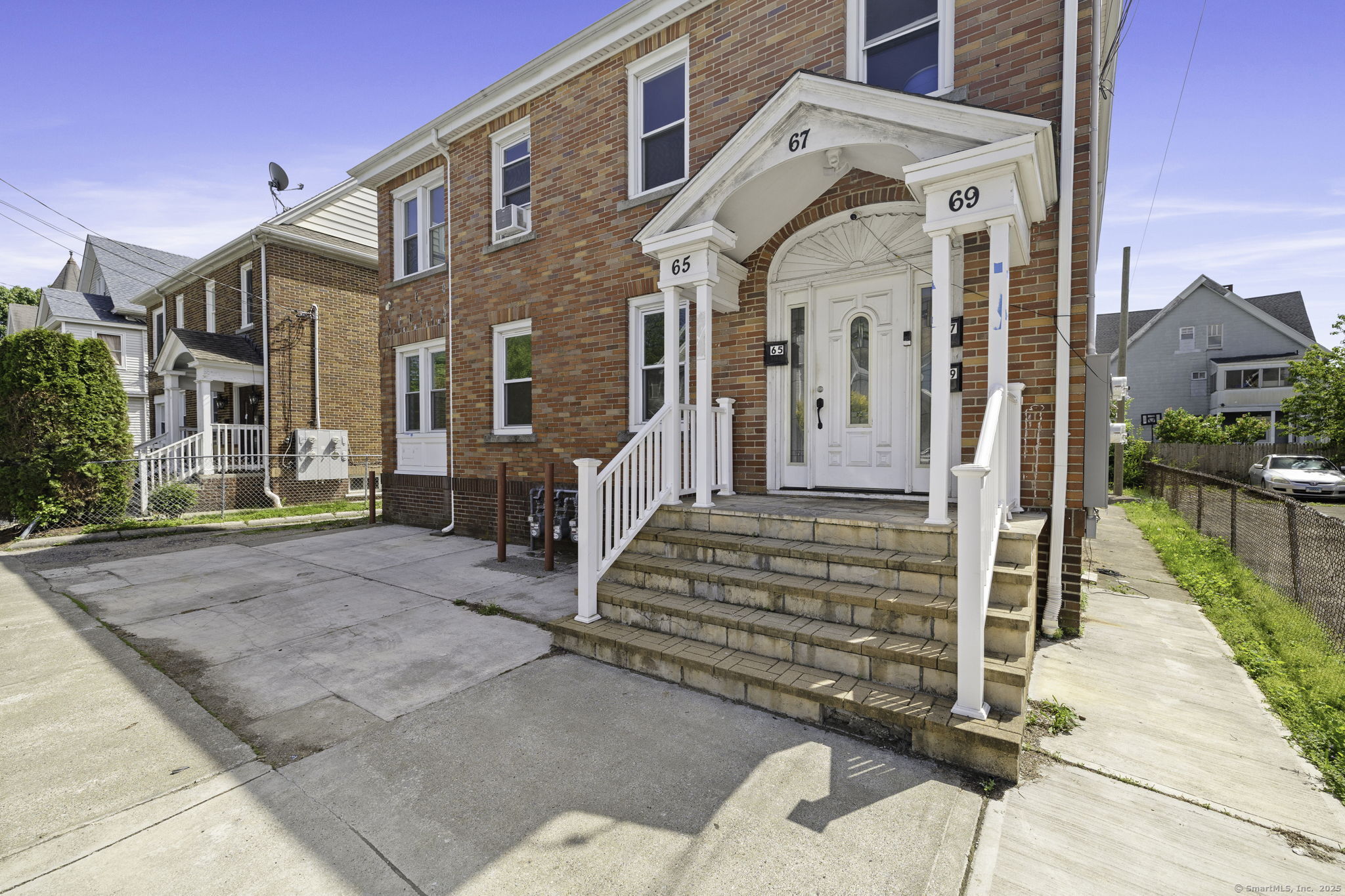 Property for Sale at Gem Avenue, Bridgeport, Connecticut - Bedrooms: 9 
Bathrooms: 3 
Rooms: 15  - $699,000