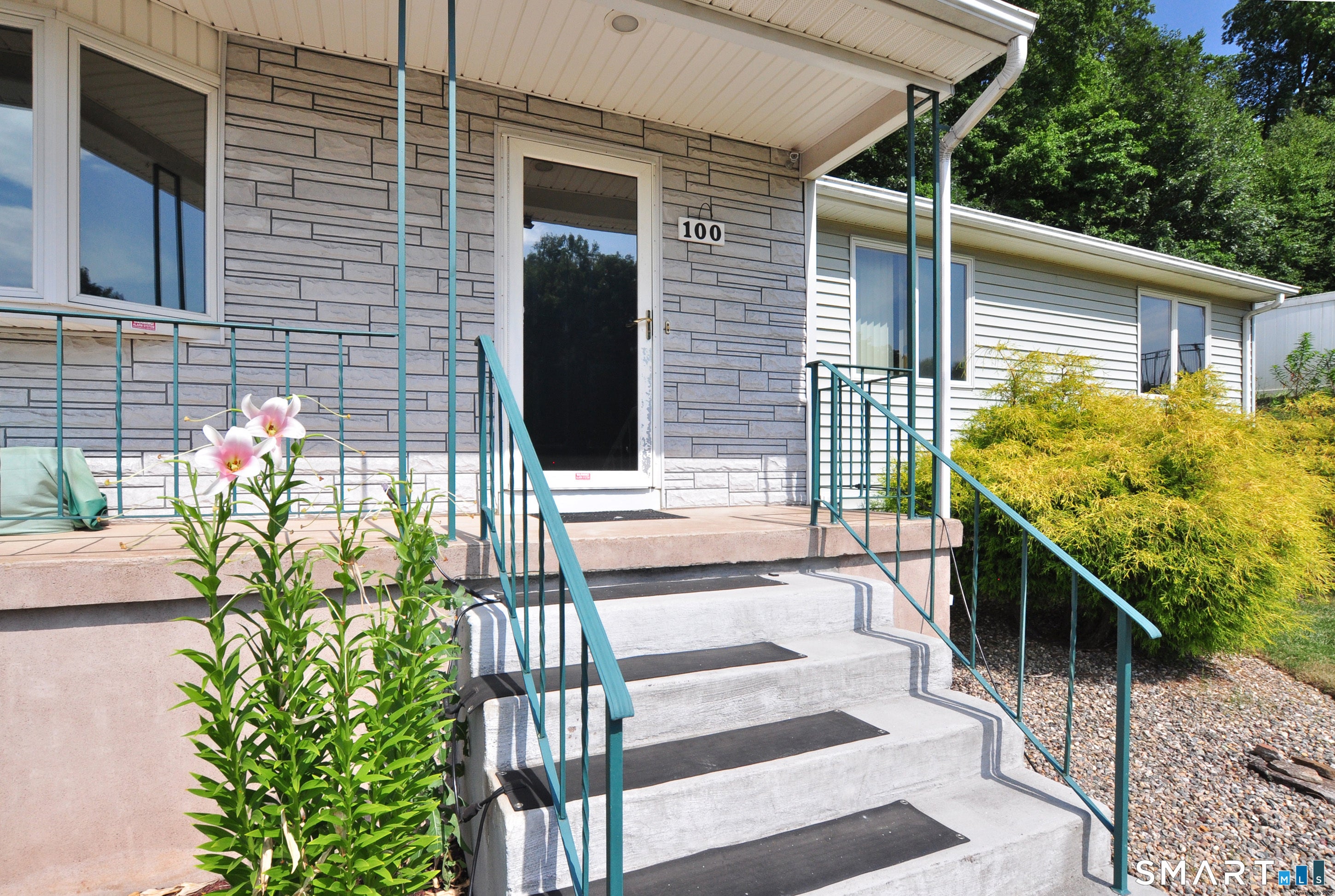 100 Wynding Brook Drive