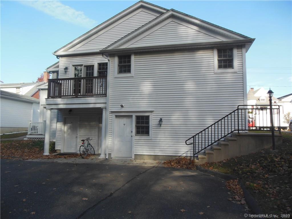 Greenwood Avenue 3, Bethel, Connecticut - 1 Bedrooms  
1 Bathrooms  
3 Rooms - 