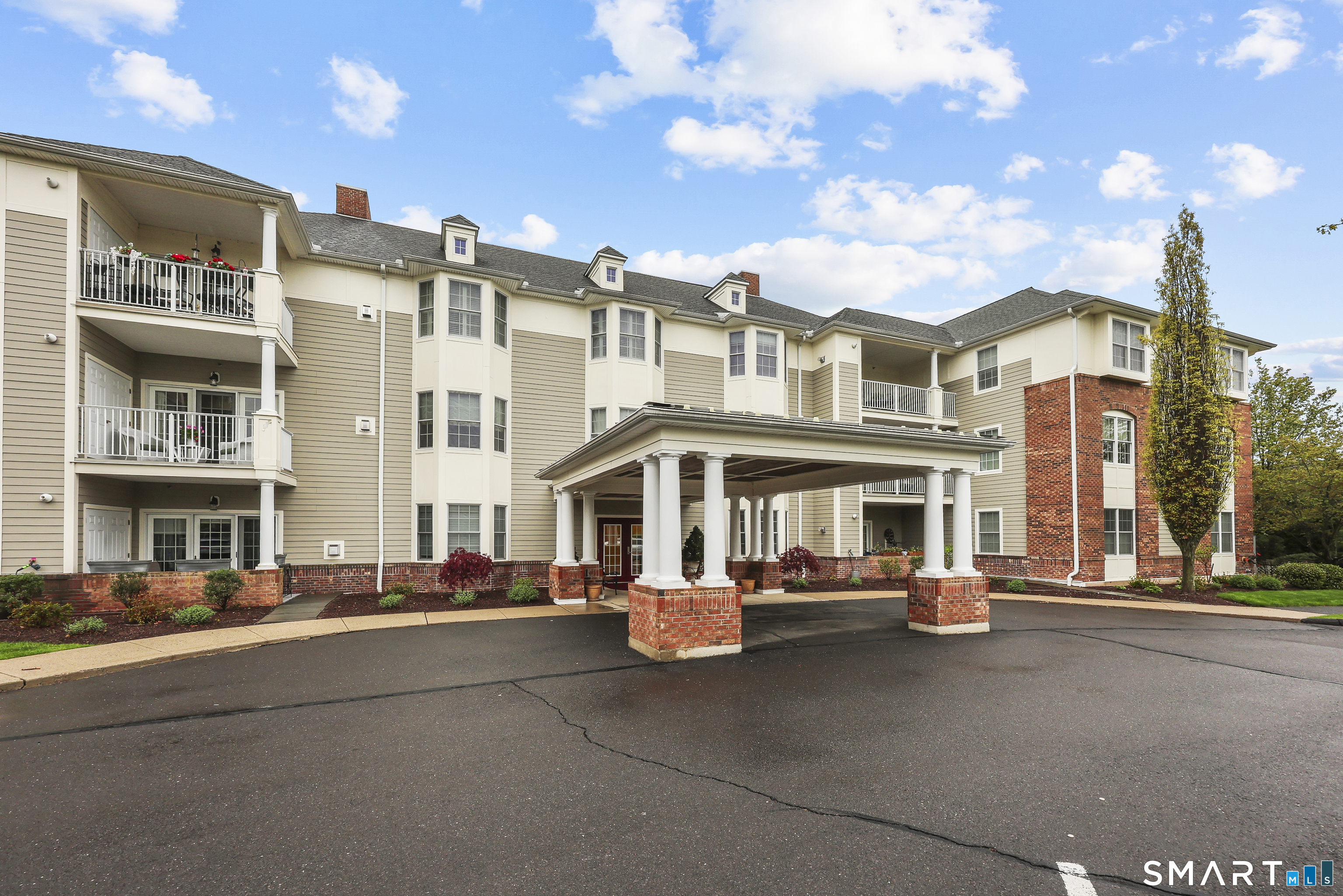 25 Cassandra Boulevard 111