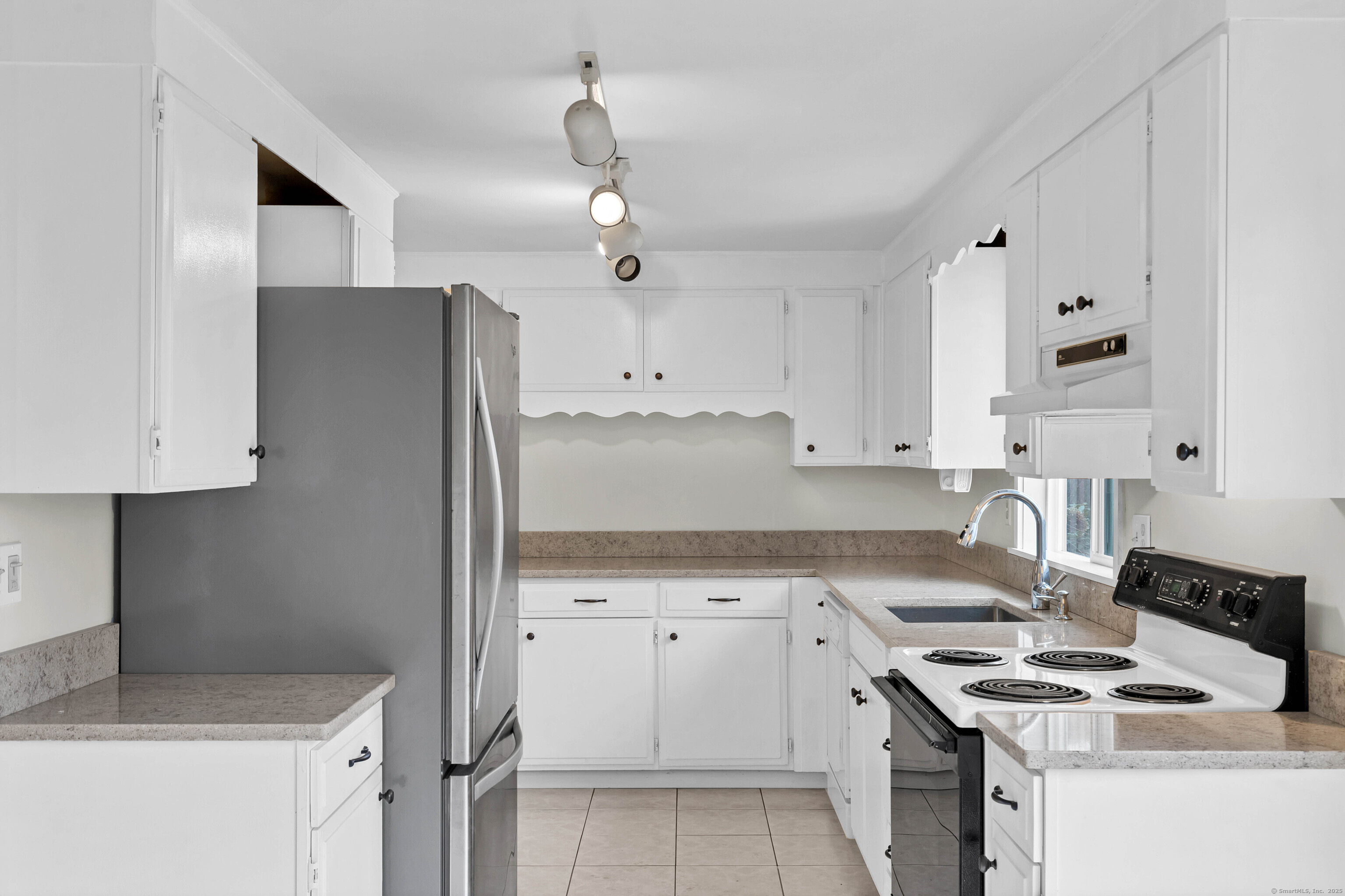 16 Mary Mac Loop, Clinton, Connecticut image 12