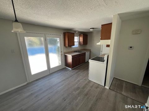 Tiny photo for 633 Center Street #APT E, Manchester, CT 06040 (MLS # 24153303)