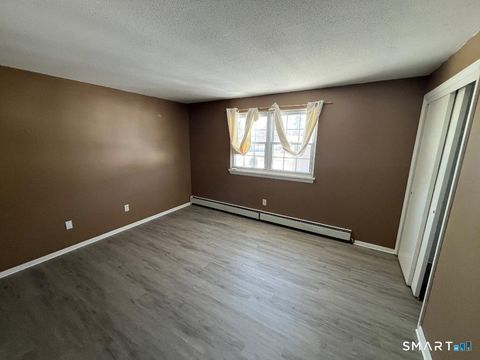 Tiny photo for 633 Center Street #APT E, Manchester, CT 06040 (MLS # 24153303)