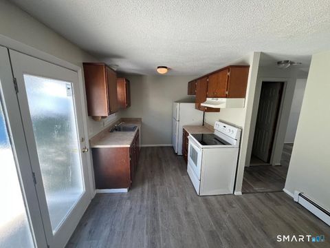 Tiny photo for 633 Center Street #APT E, Manchester, CT 06040 (MLS # 24153303)