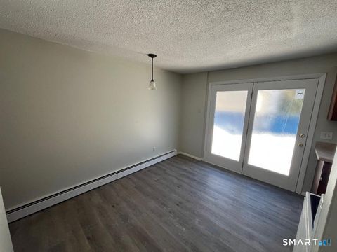 Tiny photo for 633 Center Street #APT E, Manchester, CT 06040 (MLS # 24153303)