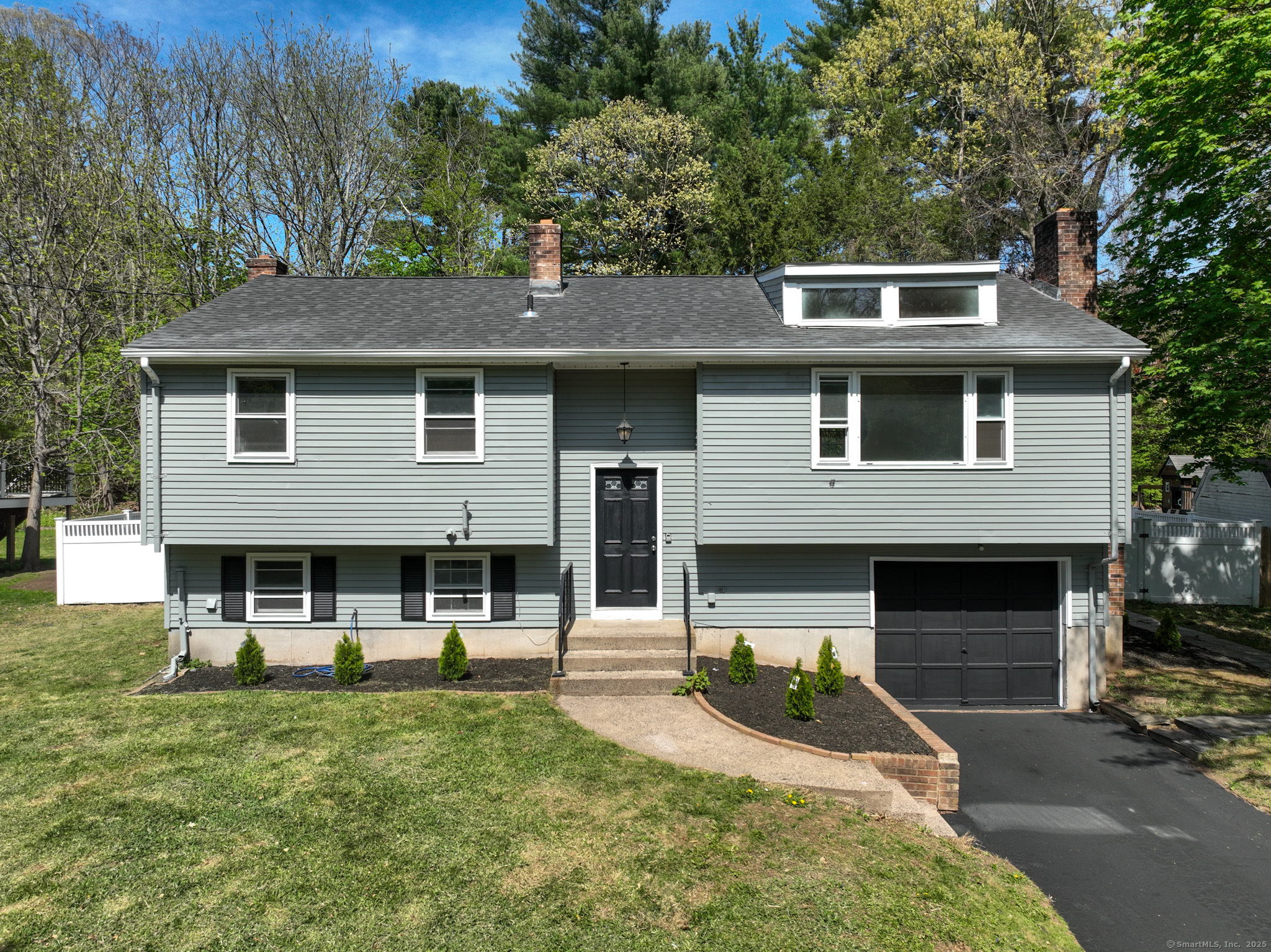 Property for Sale at Quarry Lane, Meriden, Connecticut - Bedrooms: 3 
Bathrooms: 2 
Rooms: 6  - $349,900