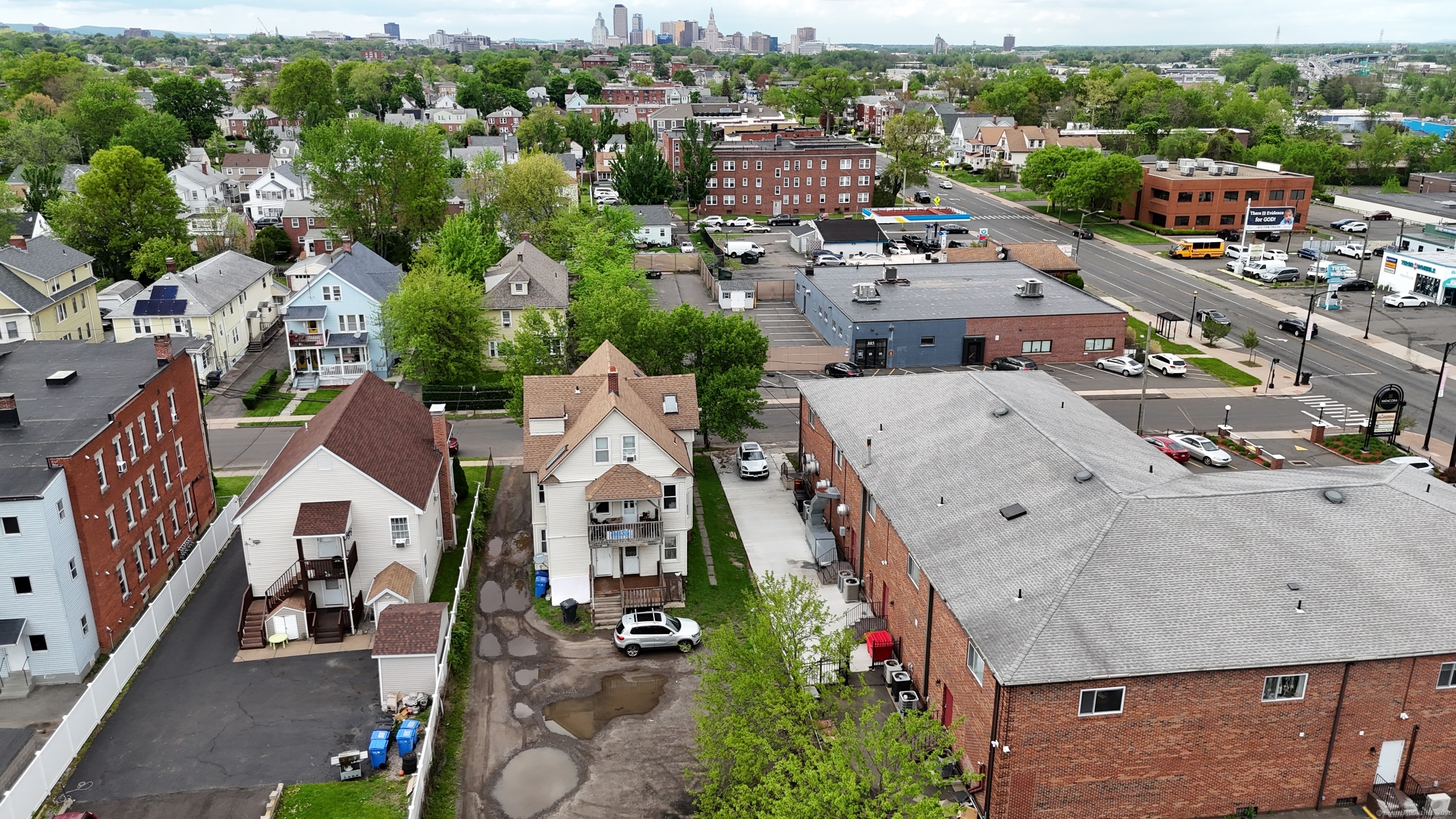 Property for Sale at Eaton Street, Hartford, Connecticut - Bedrooms: 6 
Bathrooms: 3 
Rooms: 14  - $398,500