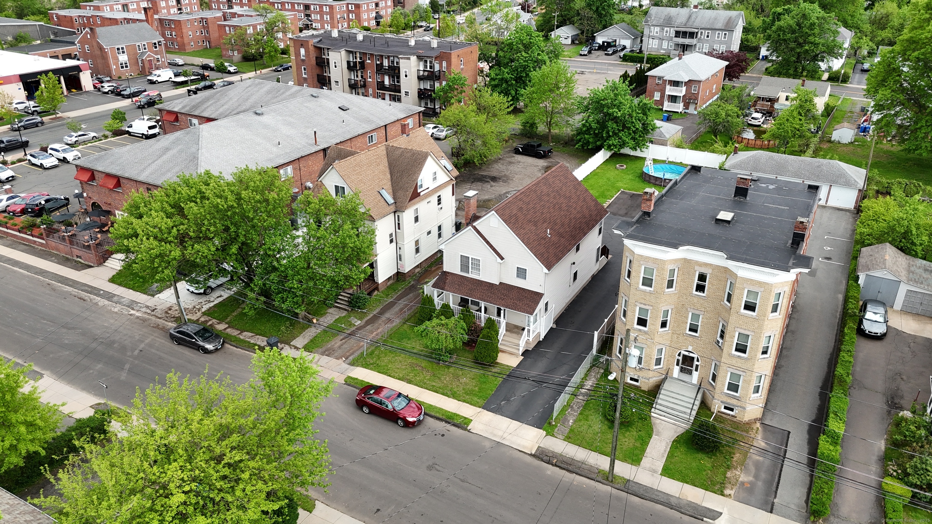 Property for Sale at Eaton Street, Hartford, Connecticut - Bedrooms: 6 
Bathrooms: 3 
Rooms: 14  - $398,500
