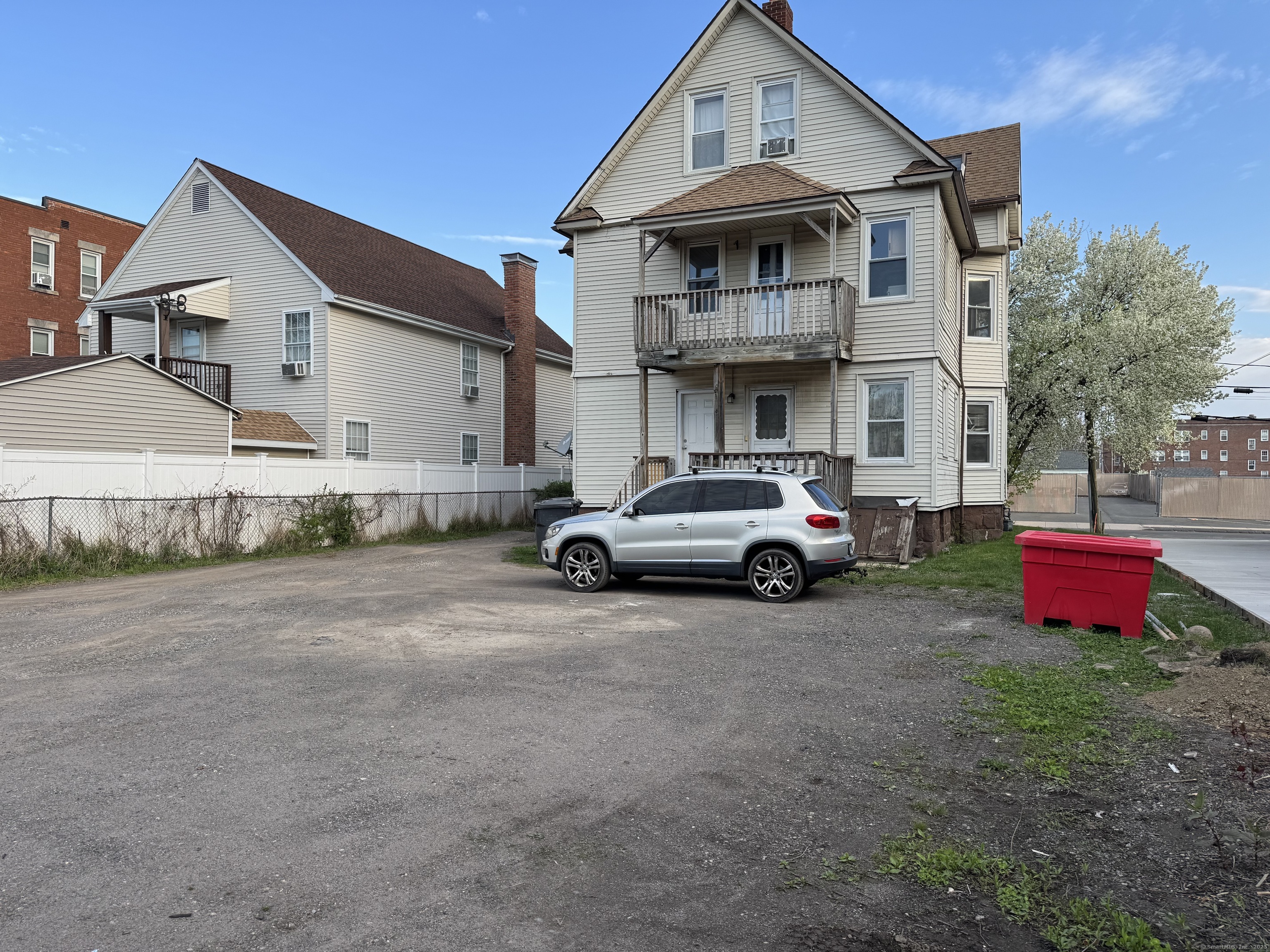 Eaton Street, Hartford, Connecticut - 6 Bedrooms  
3 Bathrooms  
14 Rooms - 