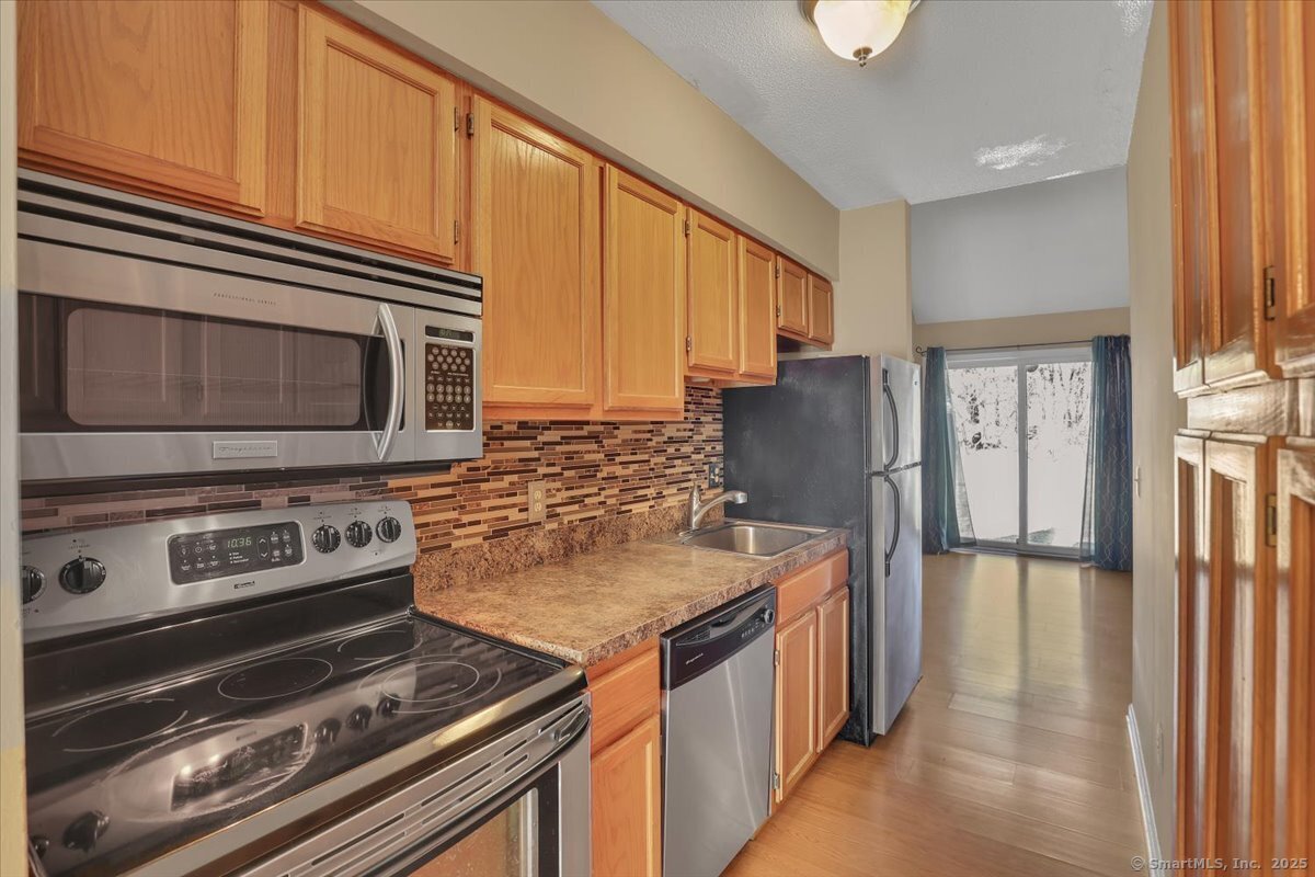 268 Hartford Turnpike #APT E9, Tolland, Connecticut image 5