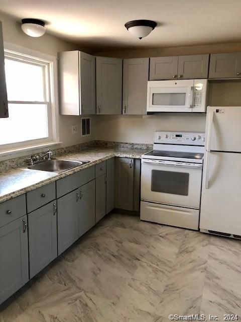 Tiny photo for 468 Woodbridge Street #APT 16, Manchester, CT 06042 (MLS # 24152985)