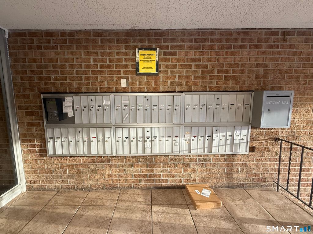 Photo of 157 Bull Hill Lane #APT 102, West Haven, CT 06516 (MLS # 24146318)