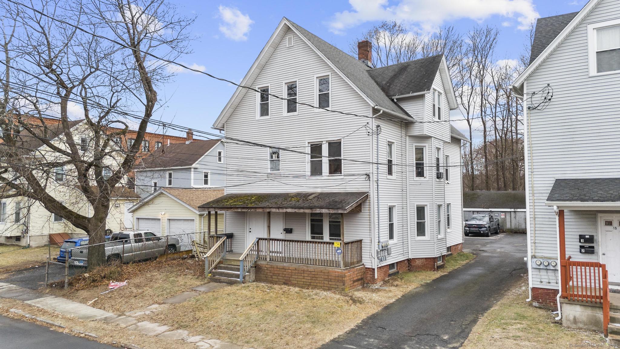 Property for Sale at Cambridge Street, Meriden, Connecticut - Bedrooms: 8 
Bathrooms: 3 
Rooms: 14  - $400,000