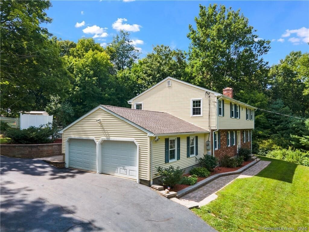 3 Granite Road, Branford, Connecticut - 4 Bedrooms  
2 Bathrooms  
8 Rooms - 