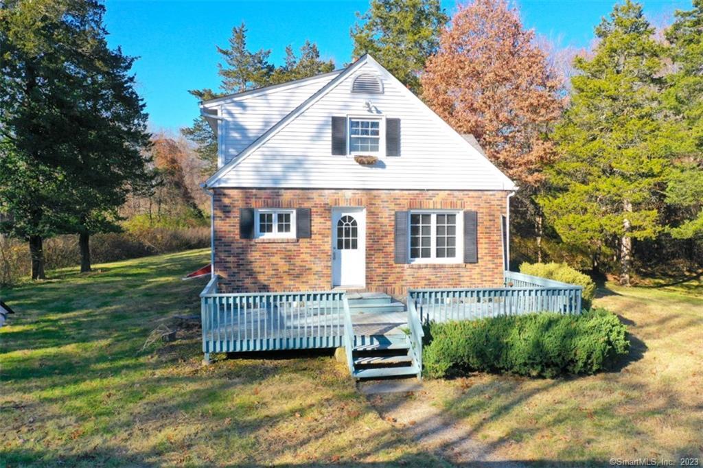 Benson Road, Middlebury, Connecticut - 4 Bedrooms  
2 Bathrooms  
8 Rooms - 