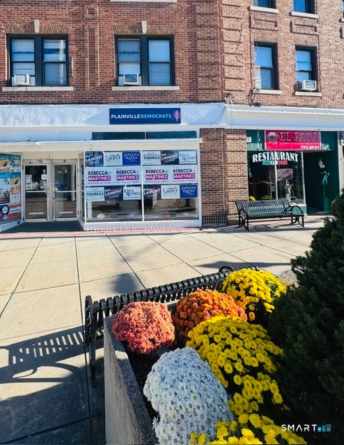 8 East Main Street
