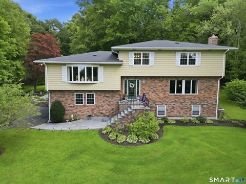 Homes For Sale - 13 Paradise Court<br/> New Fairfield, CT 06812