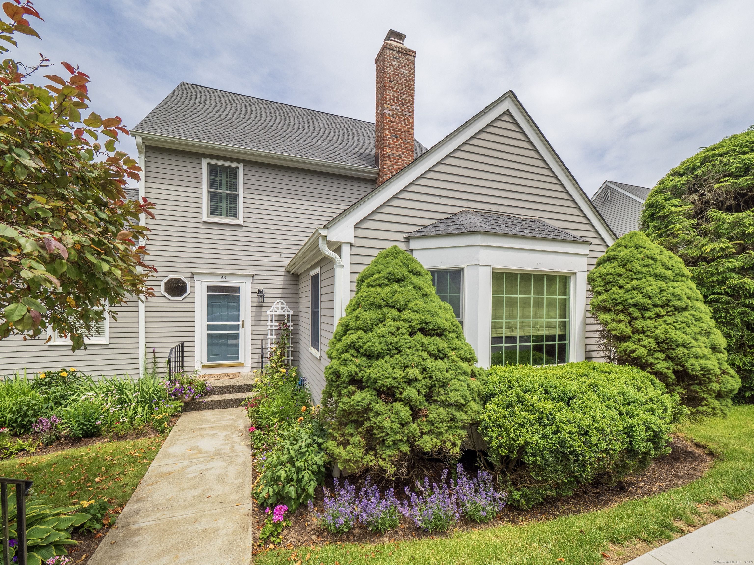Prospect Street Apt 63, Ridgefield, Connecticut - 2 Bedrooms  
3 Bathrooms  
7 Rooms - 