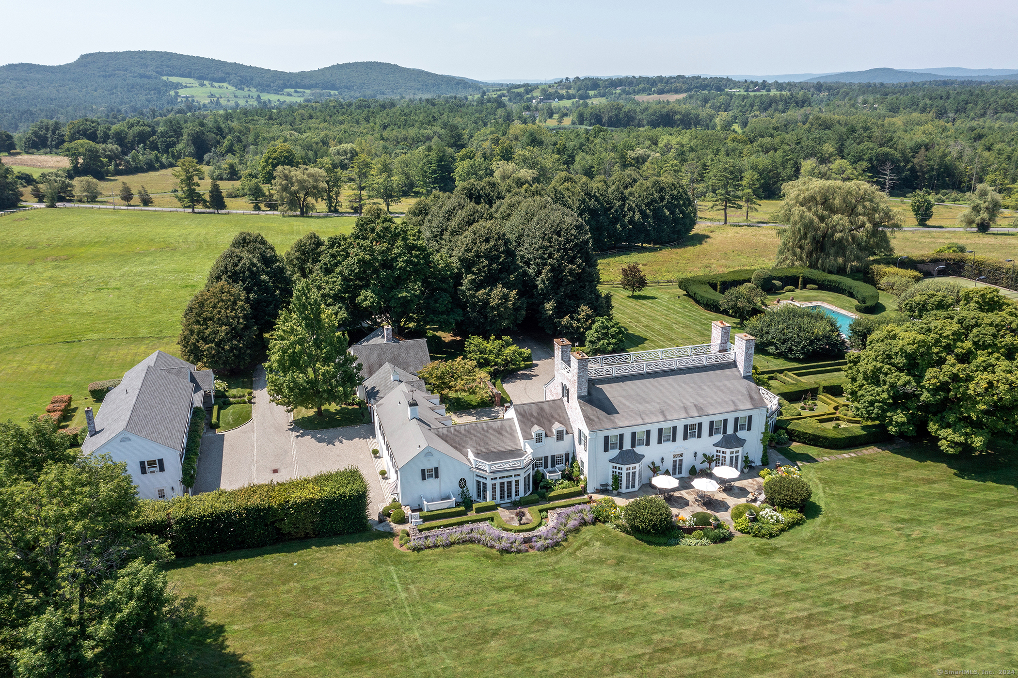 406 Wells Hill Road, Salisbury, Connecticut - 6 Bedrooms  
7 Bathrooms  
13 Rooms - 