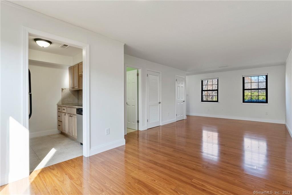 Rental Property at 4 Spring Lane 4, Wethersfield, Connecticut - Bedrooms: 2 
Bathrooms: 2 
Rooms: 5  - $2,400 MO.