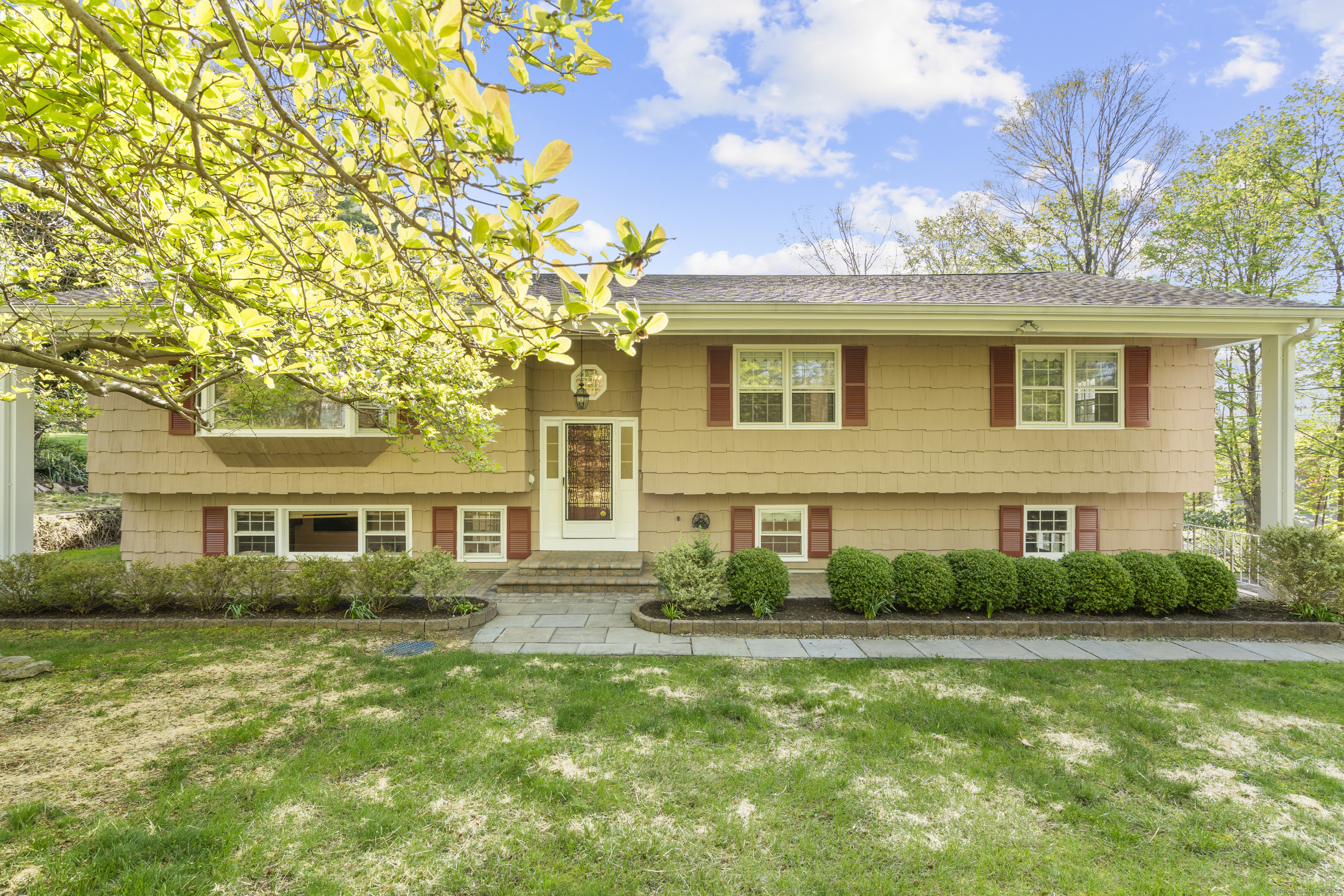 Property for Sale at Roxbury Road, Stamford, Connecticut - Bedrooms: 3 
Bathrooms: 3 
Rooms: 10  - $847,000