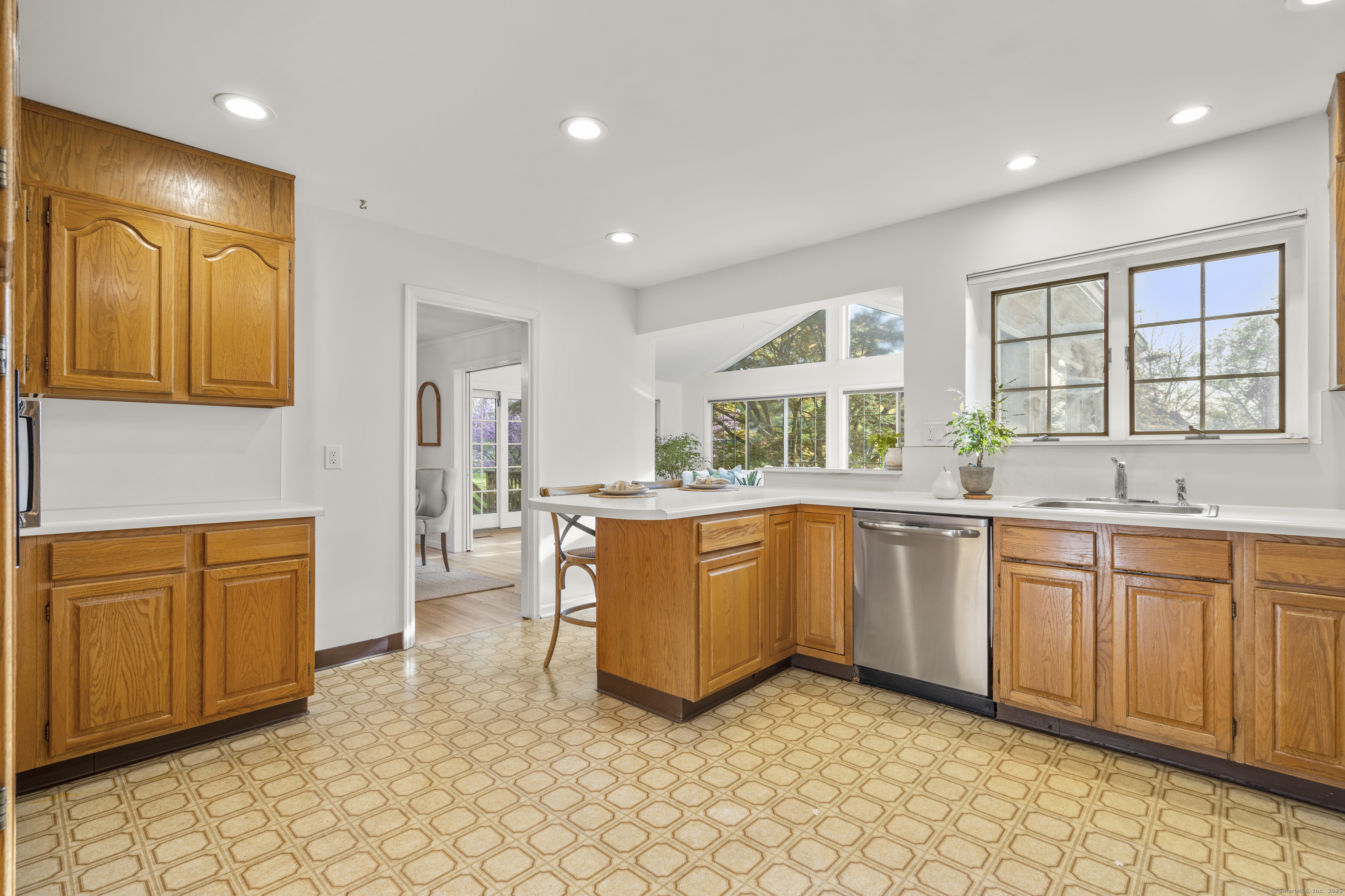 329 Roxbury Road, Stamford, Connecticut image 17