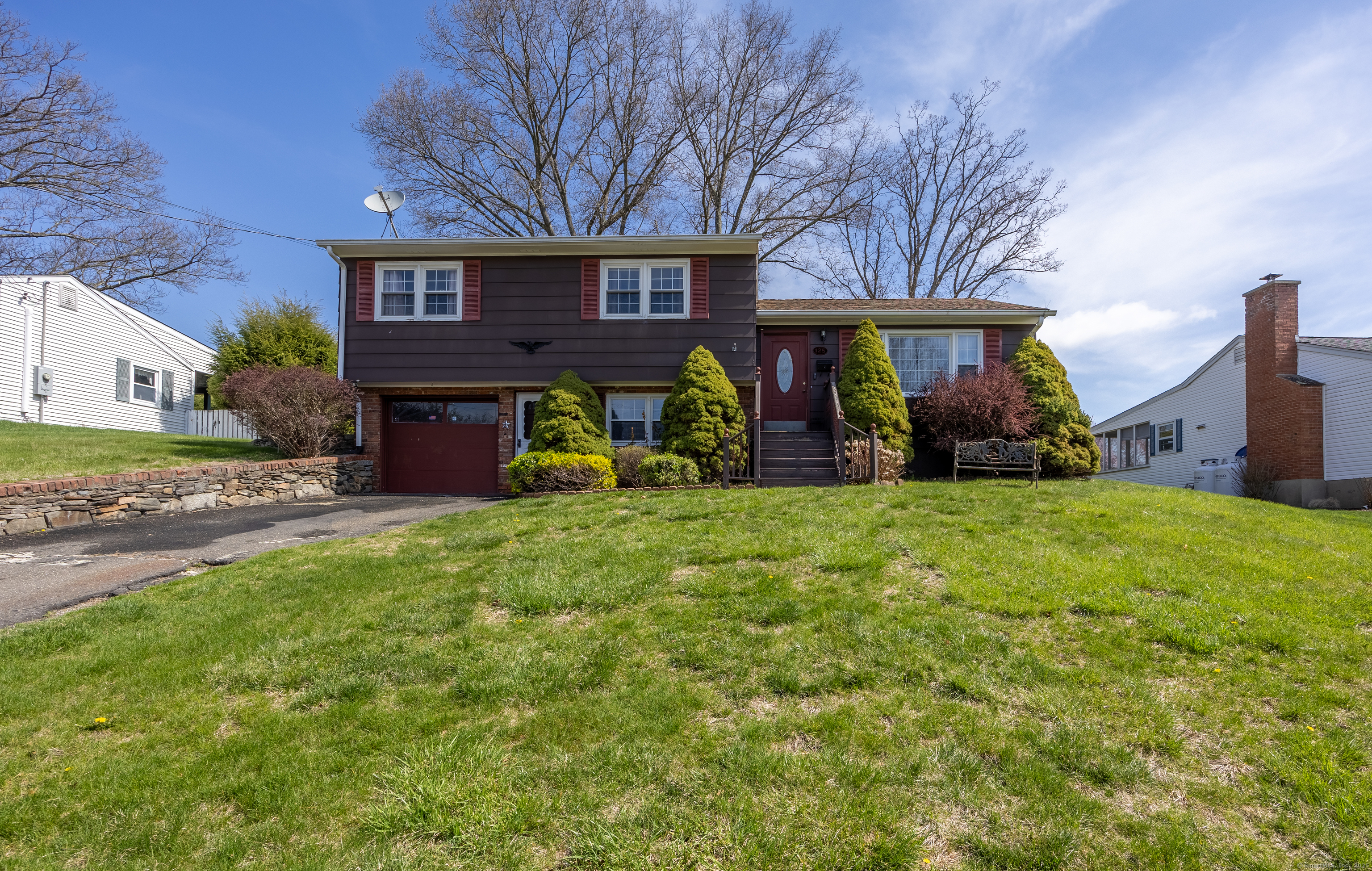 125 Radnor Lane, Watertown, Connecticut image 1