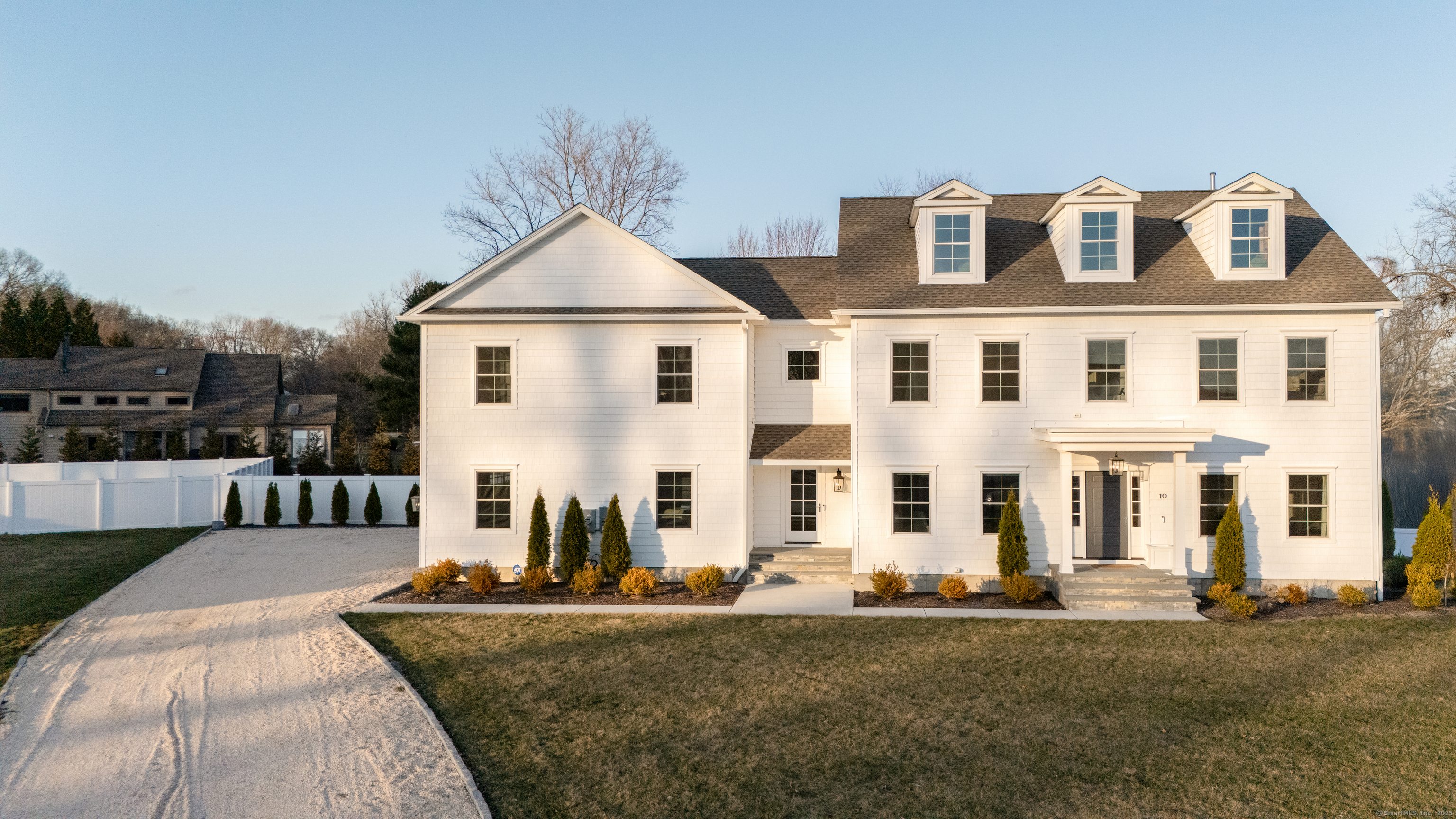 Willem Court, Milford, Connecticut - 4 Bedrooms  
4 Bathrooms  
7 Rooms - 