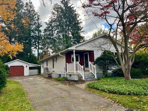 Photo of 4 Harding Street, Manchester, CT 06040 (MLS # 24134328)