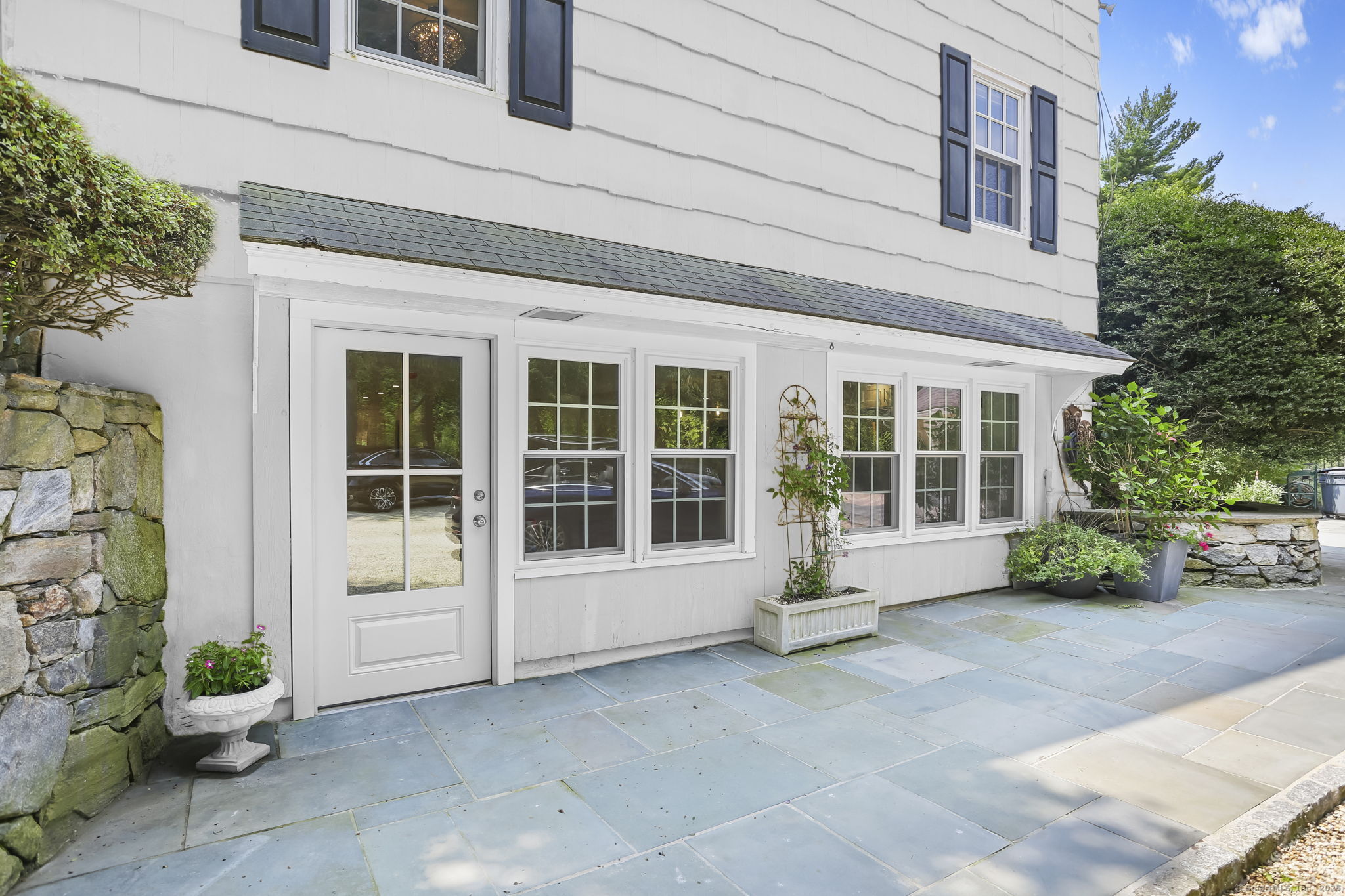 North Avenue, Westport, Connecticut - 1 Bedrooms  
1 Bathrooms  
3 Rooms - 