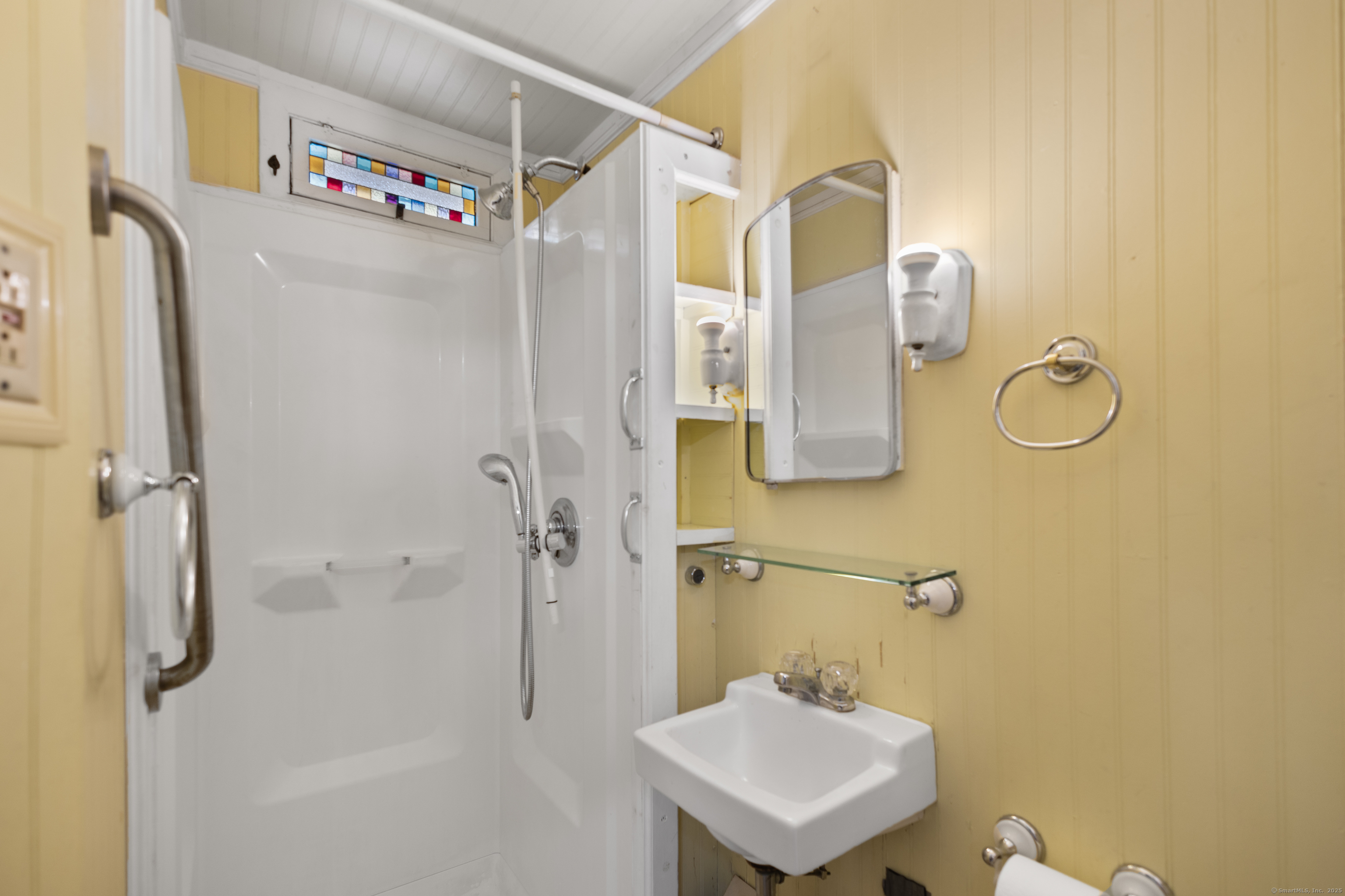 Plainfield, Connecticut 06354, United States, 6 Bedrooms Bedrooms, ,3 BathroomsBathrooms,Residential,Pending,200706