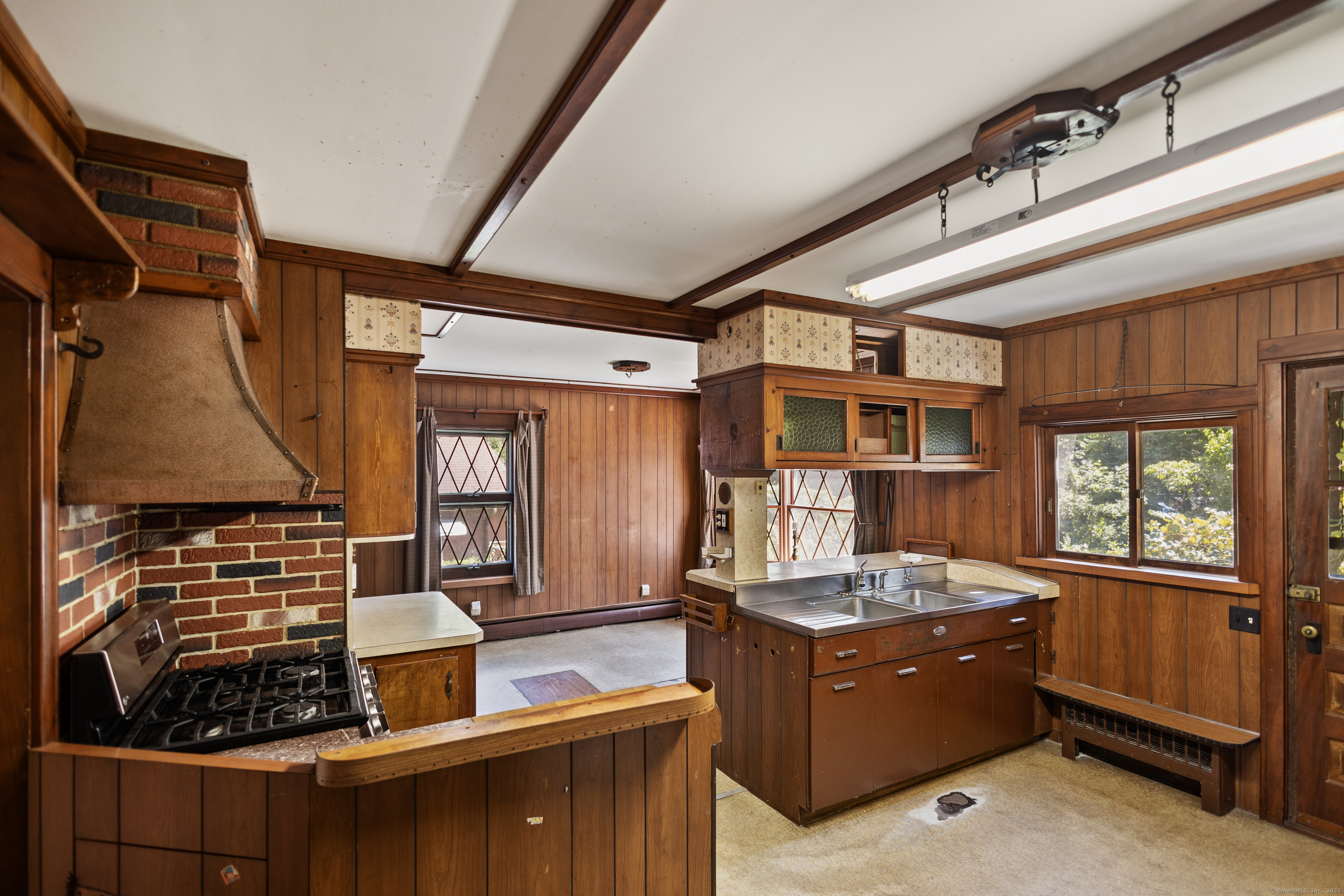 Plainfield, Connecticut 06354, United States, 6 Bedrooms Bedrooms, ,3 BathroomsBathrooms,Residential,Pending,200706