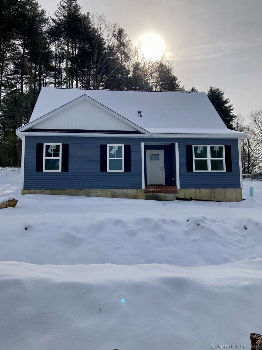 Jordan Lane, Colchester, Connecticut - 3 Bedrooms  
3 Bathrooms  
8 Rooms - 