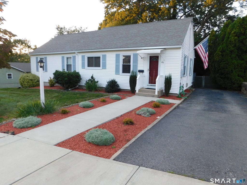 Photo of 43 Farmington Avenue, New London, CT 06320 (MLS # 24204423)
