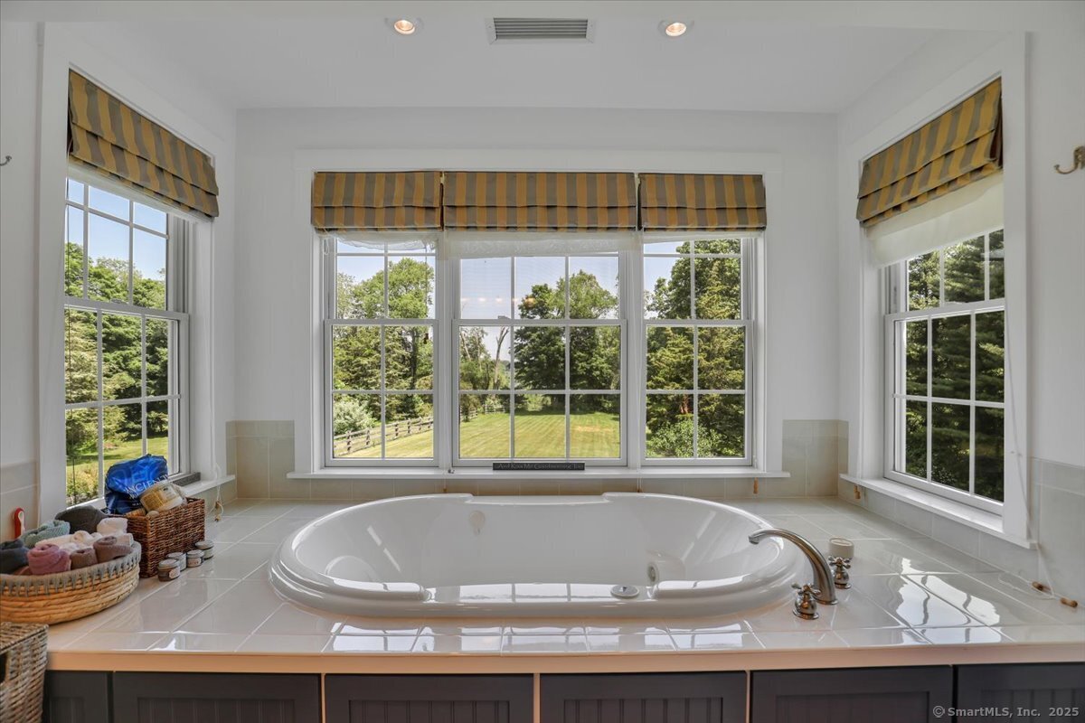 100 Round Hill Road, Middletown, Connecticut image 18