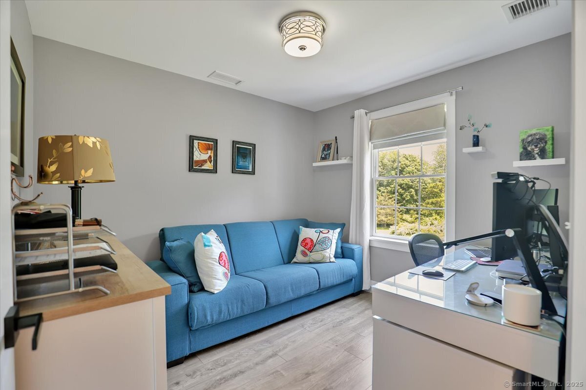 100 Round Hill Road, Middletown, Connecticut image 21