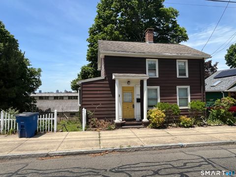 Homes For Rent - 152 Lenox Street<br/> New Haven, CT 06513