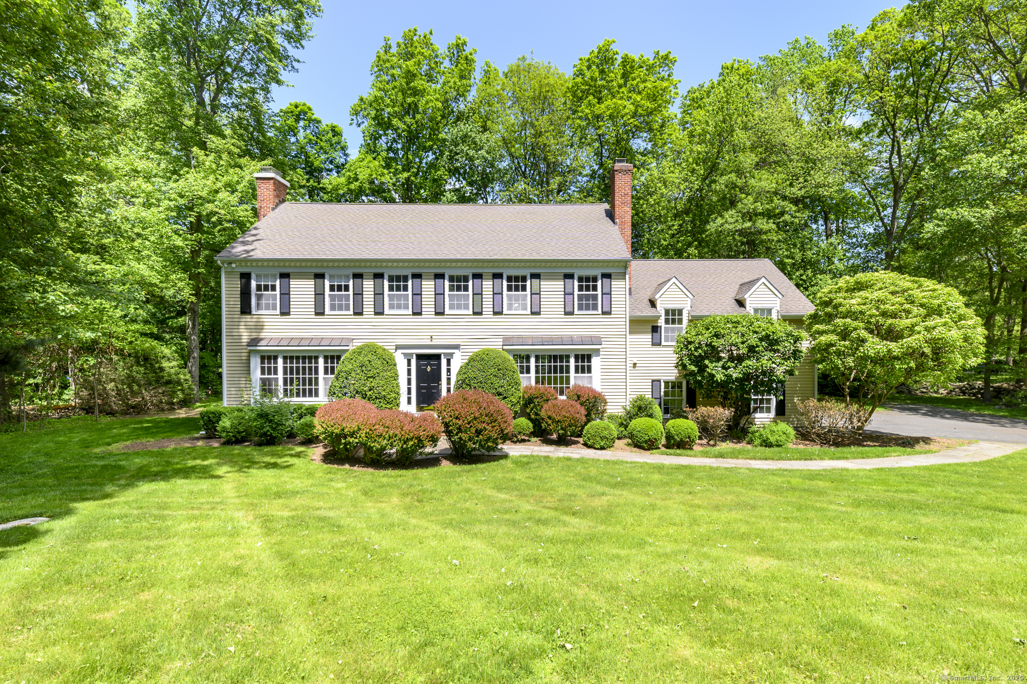 Silver Spring Road, Wilton, Connecticut - 4 Bedrooms  
3 Bathrooms  
9 Rooms - 